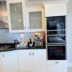 Castle View House - Luxury Coastal Retreat - Ring Of Kerry - Wild Atlantic Way - Sleeps 12 - Sea And Mountain Views * Glenbeigh