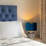 Semesterbostad Castle View House - Luxury Coastal Retreat - Ring Of Kerry - Wild Atlantic Way - Sleeps 12 - Sea And Mountain Views Glenbeigh