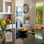 Castle View House - Luxury Coastal Retreat - Ring Of Kerry - Wild Atlantic Way - Sleeps 12 - Sea And Mountain Views Semesterbostad
