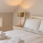 Castle View House - Luxury Coastal Retreat - Ring Of Kerry - Wild Atlantic Way - Sleeps 12 - Sea And Mountain Views *