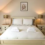 Castle View House - Luxury Coastal Retreat - Ring Of Kerry - Wild Atlantic Way - Sleeps 12 - Sea And Mountain Views
