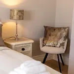 Castle View House - Luxury Coastal Retreat - Ring Of Kerry - Wild Atlantic Way - Sleeps 12 - Sea And Mountain Views Semesterbostad *