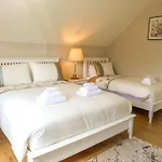 Castle View House - Luxury Coastal Retreat - Ring Of Kerry - Wild Atlantic Way - Sleeps 12 - Sea And Mountain Views