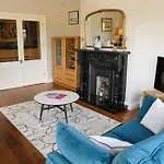 Castle View House - Luxury Coastal Retreat - Ring Of Kerry - Wild Atlantic Way - Sleeps 12 - Sea And Mountain Views Semesterbostad Glenbeigh