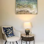 Semesterbostad Castle View House - Luxury Coastal Retreat - Ring Of Kerry - Wild Atlantic Way - Sleeps 12 - Sea And Mountain Views Glenbeigh