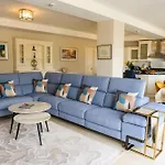 Castle View House - Luxury Coastal Retreat - Ring Of Kerry - Wild Atlantic Way - Sleeps 12 - Sea And Mountain Views * Glenbeigh