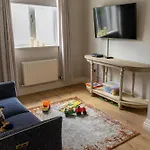 Semesterbostad Castle View House - Luxury Coastal Retreat - Ring Of Kerry - Wild Atlantic Way - Sleeps 12 - Sea And Mountain Views *