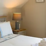 Semesterbostad Castle View House - Luxury Coastal Retreat - Ring Of Kerry - Wild Atlantic Way - Sleeps 12 - Sea And Mountain Views