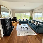 Hébergement de vacances Luxury Vacation On The Ring Of Kerry-wild Atlantic Way With Mountain & Sea Views - 10 Minute Drive To & Dooks Golf Course-5 Minute Walk To Village *