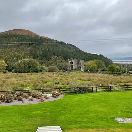 Castle View House Private 7br Sleeps 12 -sea Views -5 Min Walk To Village - 10 Min Drive To Rossbeigh And Dooks Golf Course *