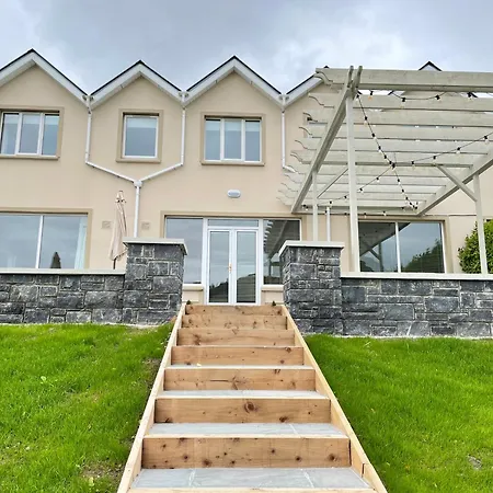 Holiday home Castle View House Private 7br Sleeps 12 -sea Views -5 Min Walk To Village - 10 Min Drive To Rossbeigh And Dooks Golf Course Glenbeigh