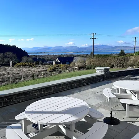 Castle View House Private 7br Sleeps 12 -sea Views -5 Min Walk To Village - 10 Min Drive To Rossbeigh And Dooks Golf Course Holiday home