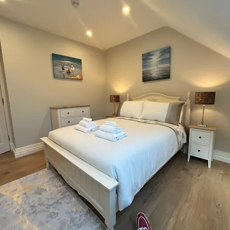 Holiday home Castle View House Private 7br Sleeps 12 -sea Views -5 Min Walk To Village - 10 Min Drive To Rossbeigh And Dooks Golf Course Glenbeigh