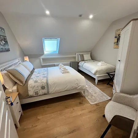 Castle View House Private 7br Sleeps 12 -sea Views -5 Min Walk To Village - 10 Min Drive To Rossbeigh And Dooks Golf Course Holiday home *