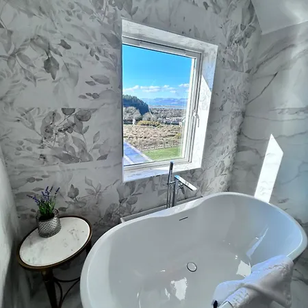 Castle View House Private 7br Sleeps 12 -sea Views -5 Min Walk To Village - 10 Min Drive To Rossbeigh And Dooks Golf Course Glenbeigh