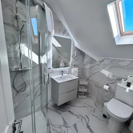 Castle View House Private 7br Sleeps 12 -sea Views -5 Min Walk To Village - 10 Min Drive To Rossbeigh And Dooks Golf Course Holiday home *