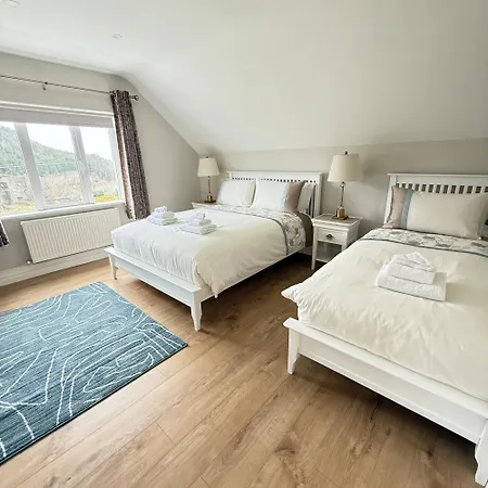 Castle View House Private 7br Sleeps 12 -sea Views -5 Min Walk To Village - 10 Min Drive To Rossbeigh And Dooks Golf Course *