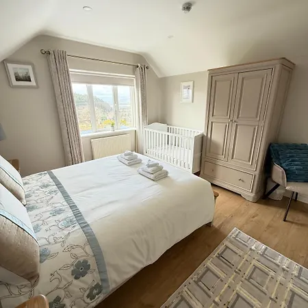 Holiday home Castle View House Private 7br Sleeps 12 -sea Views -5 Min Walk To Village - 10 Min Drive To Rossbeigh And Dooks Golf Course