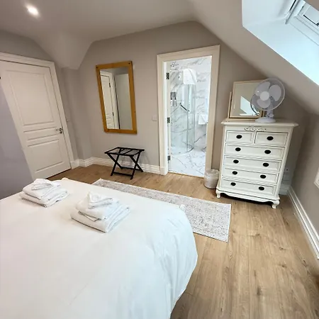 Castle View House Private 7br Sleeps 12 -sea Views -5 Min Walk To Village - 10 Min Drive To Rossbeigh And Dooks Golf Course Holiday home Glenbeigh
