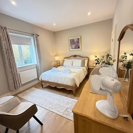 Feriehus Luxury Vacation On The Ring Of Kerry-wild Atlantic Way With Mountain & Sea Views - 5 Min Walk To Village - 10 Min Drive To Rossbeigh & Dooks Golf Course