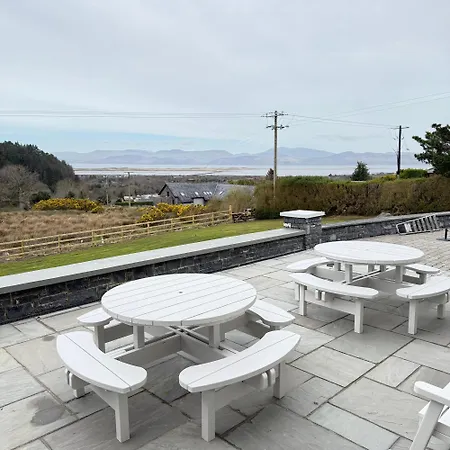 Holiday home Castle View House Private 7br Sleeps 12 -sea Views -5 Min Walk To Village - 10 Min Drive To Rossbeigh And Dooks Golf Course