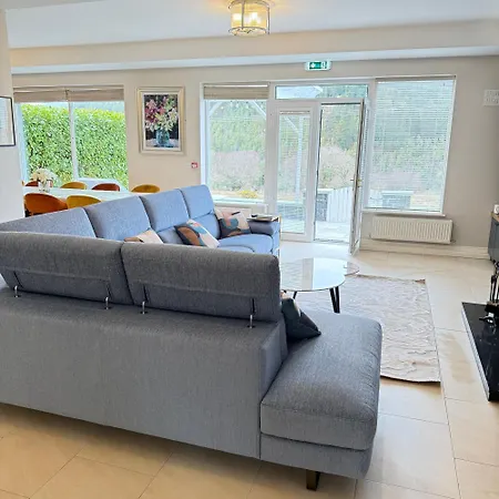 Castle View House Private 7br Sleeps 12 -sea Views -5 Min Walk To Village - 10 Min Drive To Rossbeigh And Dooks Golf Course Holiday home