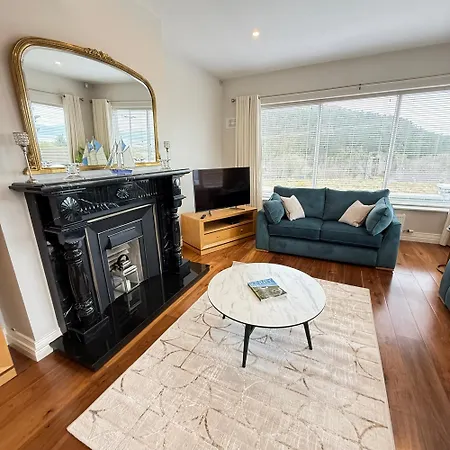 Holiday home Castle View House Private 7br Sleeps 12 -sea Views -5 Min Walk To Village - 10 Min Drive To Rossbeigh And Dooks Golf Course *