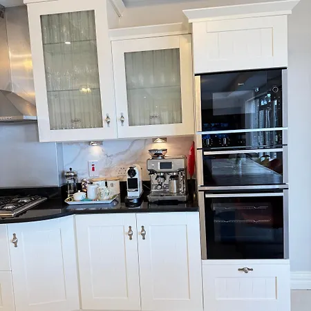 Castle View House Private 7br Sleeps 12 -sea Views -5 Min Walk To Village - 10 Min Drive To Rossbeigh And Dooks Golf Course * Glenbeigh