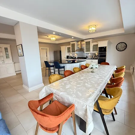 Casa de Férias Castle View House On The Ring Of Kerry-wild Atlantic Way -dooks Golf Course And Rossbeigh 10 Min Drive -glenbeigh Village A 5 Minute Walk