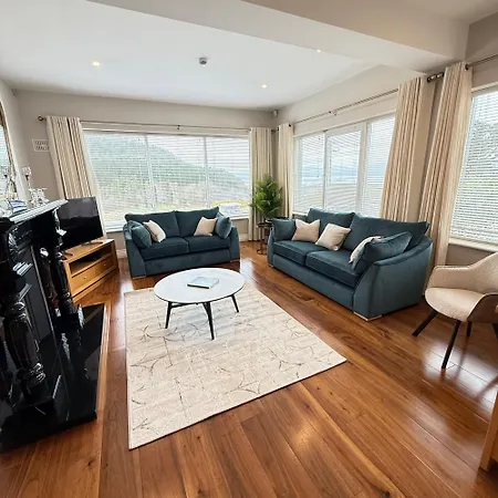 Castle View House Private 7br Sleeps 12 -sea Views -5 Min Walk To Village - 10 Min Drive To Rossbeigh And Dooks Golf Course Holiday home Glenbeigh