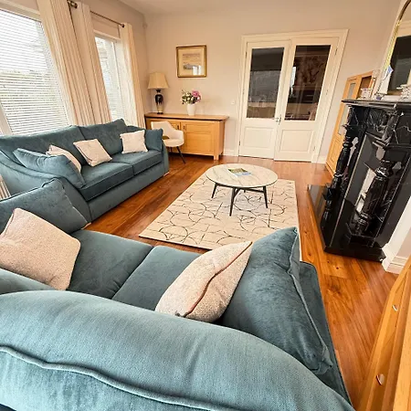 Castle View House Private 7br Sleeps 12 -sea Views -5 Min Walk To Village - 10 Min Drive To Rossbeigh And Dooks Golf Course * Glenbeigh