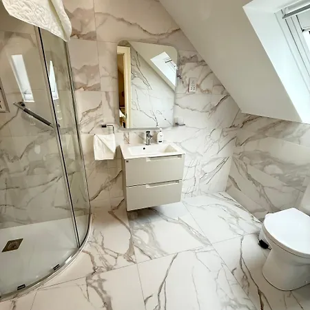 Luxury Vacation On The Ring Of Kerry-wild Atlantic Way With Mountain & Sea Views - 5 Min Walk To Village - 10 Min Drive To Rossbeigh & Dooks Golf Course *