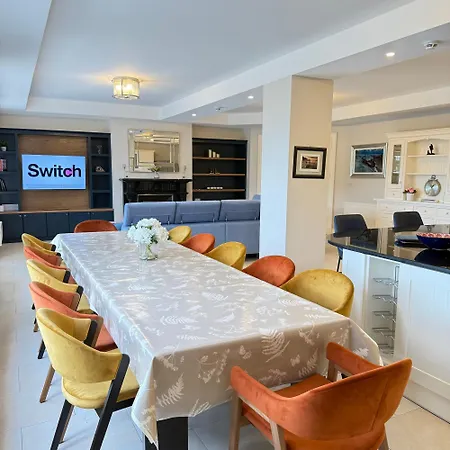펜션 Castle View House - Private Vacation With Mountain & Sea Views - 5 Min Walk To Village - 10 Min Drive To Rossbeigh & Dooks Golf Course - On The Ring Of Kerry-wild Atlantic Way