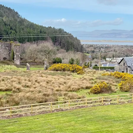 Holiday home Castle View House Private 7br Sleeps 12 -sea Views -5 Min Walk To Village - 10 Min Drive To Rossbeigh And Dooks Golf Course