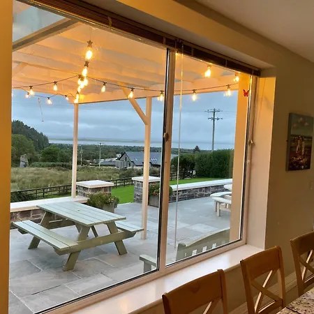 Castle View House - Luxury Coastal Retreat - Ring Of Kerry - Wild Atlantic Way - Sleeps 12 - Sea And Mountain Views Semesterbostad *
