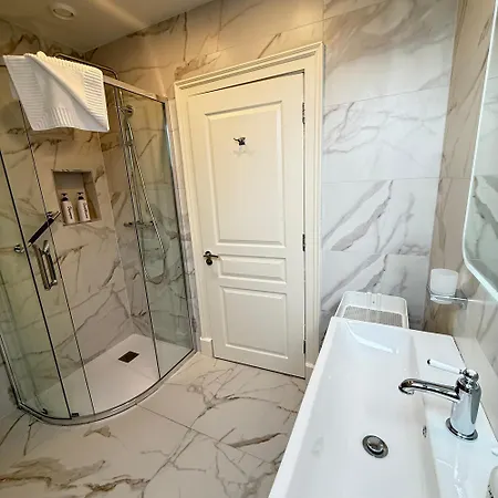 Castle View House Private 7br Sleeps 12 -sea Views -5 Min Walk To Village - 10 Min Drive To Rossbeigh And Dooks Golf Course * Glenbeigh