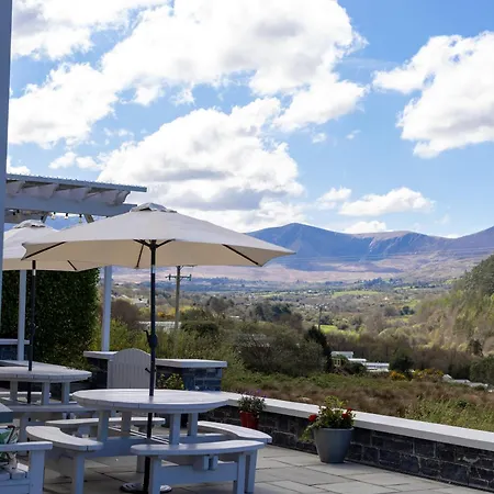 Luxury Vacation On The Ring Of Kerry-wild Atlantic Way With Mountain & Sea Views - 5 Min Walk To Village - 10 Min Drive To Rossbeigh & Dooks Golf Course *