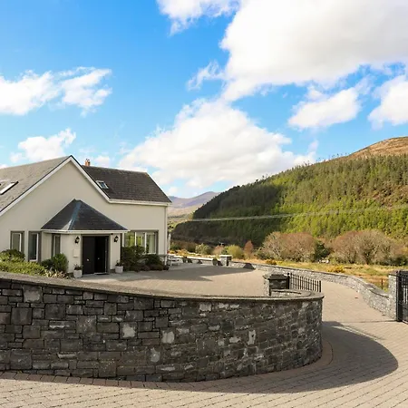 Luxury Vacation On The Ring Of Kerry-wild Atlantic Way With Mountain & Sea Views - 5 Min Walk To Village - 10 Min Drive To Rossbeigh & Dooks Golf Course Glenbeigh