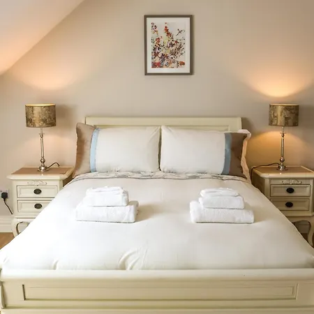 Luxury Vacation On The Ring Of Kerry-wild Atlantic Way With Mountain & Sea Views - 5 Min Walk To Village - 10 Min Drive To Rossbeigh & Dooks Golf Course