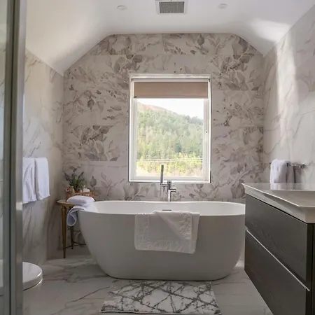 Castle View House - Luxury Coastal Retreat - Ring Of Kerry - Wild Atlantic Way - Sleeps 12 - Sea And Mountain Views Ferienhaus Glenbeigh
