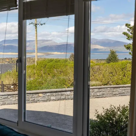 Сasa de vacaciones Luxury Vacation On The Ring Of Kerry-wild Atlantic Way With Mountain & Sea Views - 5 Min Walk To Village - 10 Min Drive To Rossbeigh & Dooks Golf Course Glenbeigh