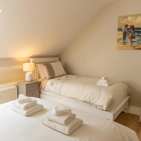 Luxury Vacation On The Ring Of Kerry-wild Atlantic Way With Mountain & Sea Views - 5 Min Walk To Village - 10 Min Drive To Rossbeigh & Dooks Golf Course *