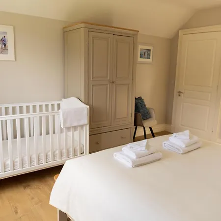 Castle View House - Private Vacation With Mountain & Sea Views - 5 Min Walk To Village - 10 Min Drive To Rossbeigh & Dooks Golf Course - On The Ring Of Kerry-wild Atlantic Way 글렌비