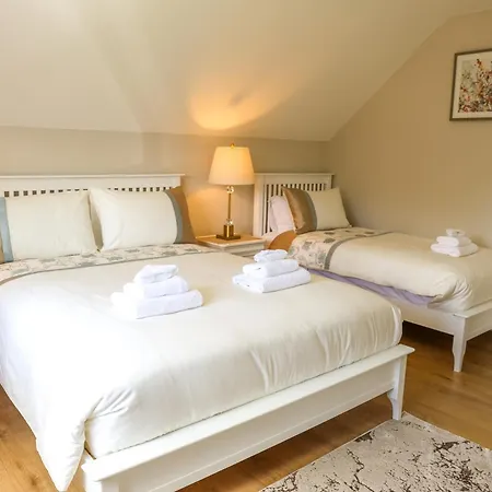 Luxury Vacation On The Ring Of Kerry-wild Atlantic Way With Mountain & Sea Views - 5 Min Walk To Village - 10 Min Drive To Rossbeigh & Dooks Golf Course