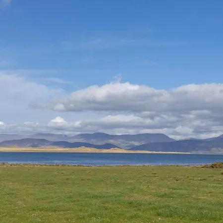 Ferienhaus Castle View House - Luxury Coastal Retreat - Ring Of Kerry - Wild Atlantic Way - Sleeps 12 - Sea And Mountain Views *