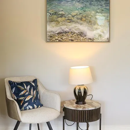Ferienhaus Castle View House - Luxury Coastal Retreat - Ring Of Kerry - Wild Atlantic Way - Sleeps 12 - Sea And Mountain Views Glenbeigh