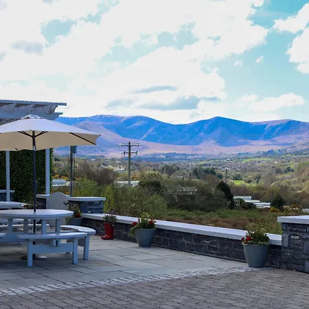 Luxury Vacation On The Ring Of Kerry-wild Atlantic Way With Mountain & Sea Views - 5 Min Walk To Village - 10 Min Drive To Rossbeigh & Dooks Golf Course Tatil Evi