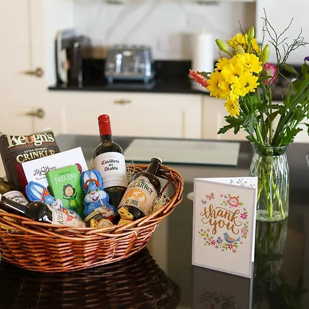 Castle View House -spacious Kerry Retreat -near Beaches And Golf - Shop-pubs 5 Minute Walk Casa vacanze *