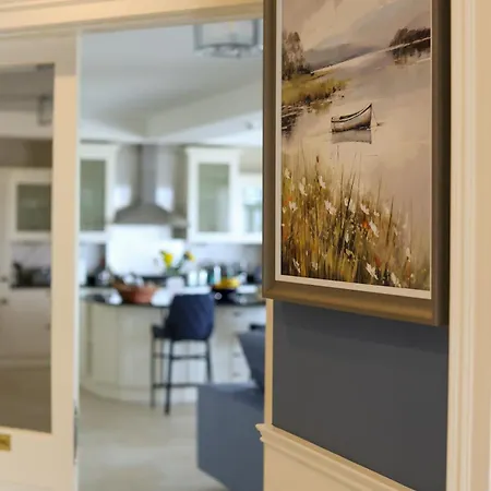 Luxury Vacation On The Ring Of Kerry-wild Atlantic Way With Mountain & Sea Views - 5 Min Walk To Village - 10 Min Drive To Rossbeigh & Dooks Golf Course Tatil Evi