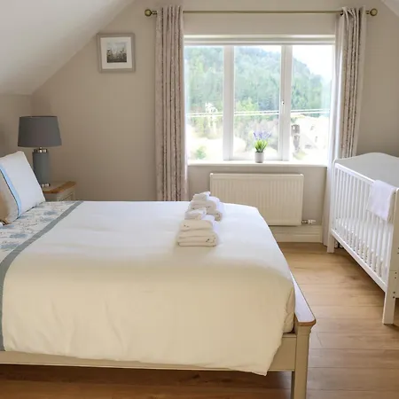 Castle View House - Private Vacation With Mountain & Sea Views - 5 Min Walk To Village - 10 Min Drive To Rossbeigh & Dooks Golf Course - On The Ring Of Kerry-wild Atlantic Way * 글렌비